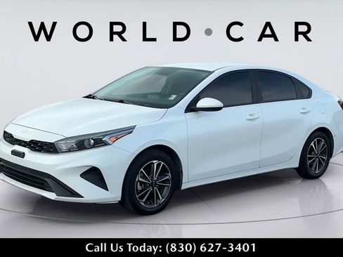 Used 2023 Kia Forte LXS FWD image 3