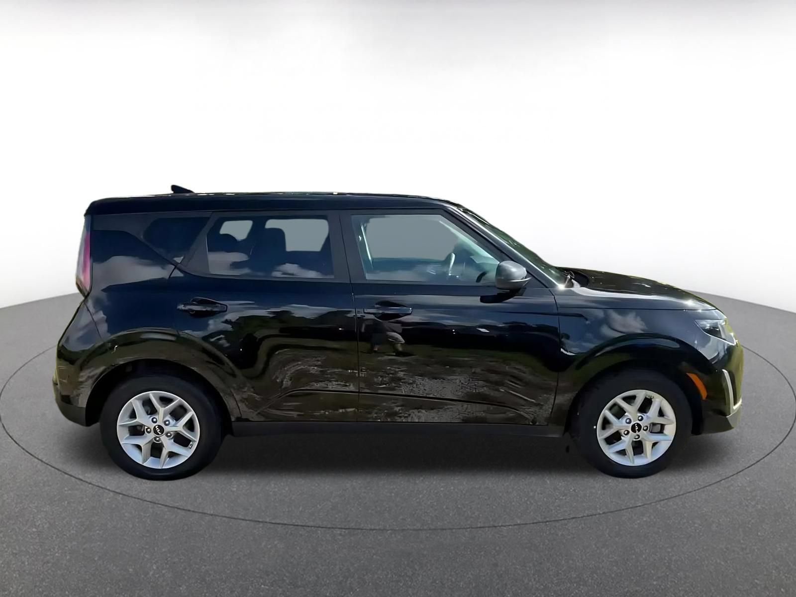 Used 2025 Kia Soul LX w/ LX Technology Package FWD image 15
