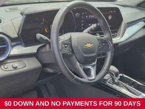 Used 2025 Chevrolet Trax LT w/ LT Convenience Package FWD image 14