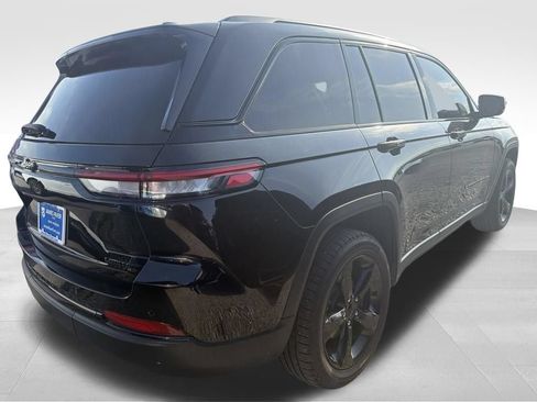 Used 2023 Jeep Grand Cherokee Limited w/ Black Appearance Package AWD/4WD image 30