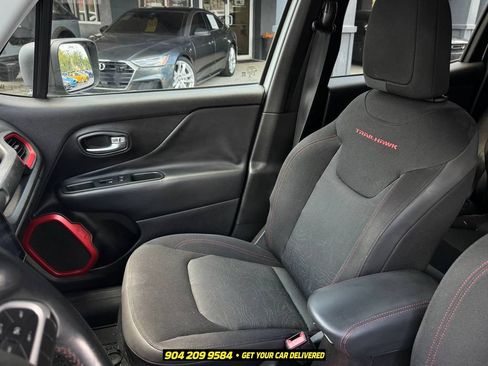 Used 2017 Jeep Renegade Trailhawk AWD/4WD image 23
