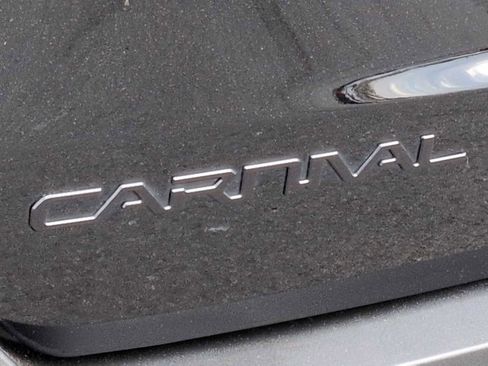 Used 2025 Kia Carnival SX Prestige FWD image 13