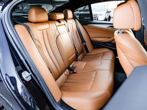 Used 2018 BMW M550i xDrive image 45