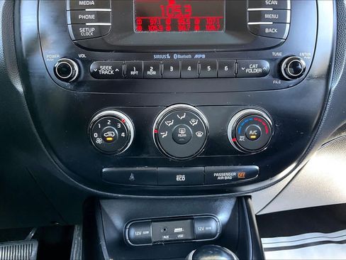 Used 2016 Kia Soul FWD image 31