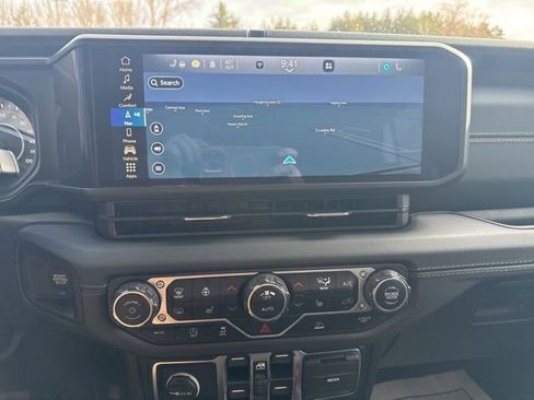 Used 2024 Jeep Wrangler Unlimited Sahara w/ Technology Group AWD/4WD image 9