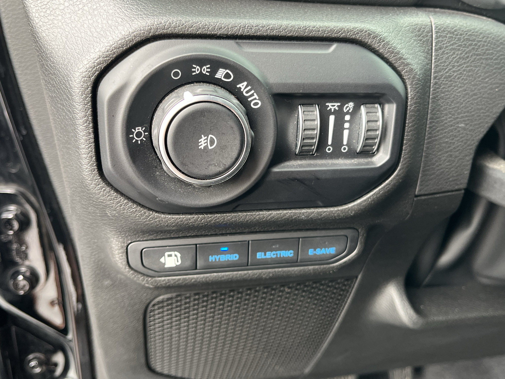 Used 2022 Jeep Wrangler Unlimited Sahara w/ Cold Weather Group AWD/4WD image 13
