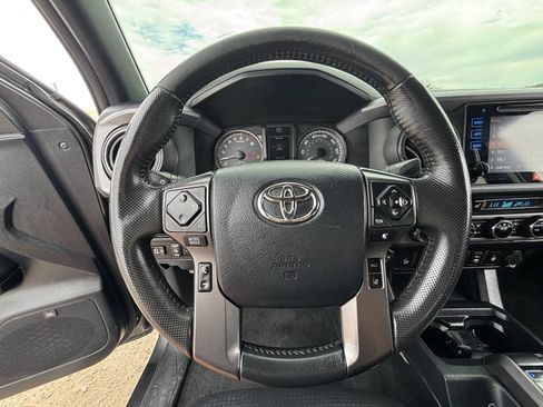 Used 2018 Toyota Tacoma TRD Off-Road AWD/4WD image 28