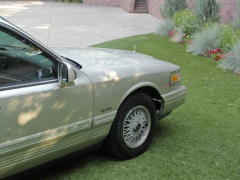 Used 1997 Lincoln Town Car Signature RWD image 22