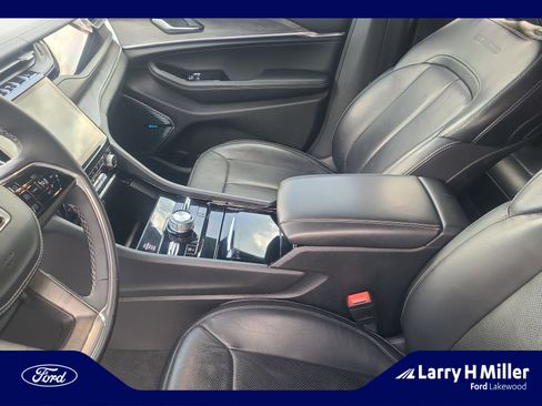 Used 2022 Jeep Grand Cherokee Overland AWD/4WD image 15