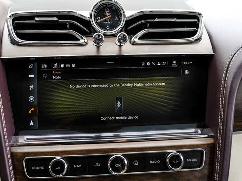 Used 2023 Bentley Bentayga Extended Wheelbase AWD/4WD image 36