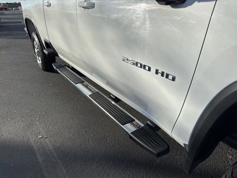 Used 2024 Chevrolet Silverado 2500 LT image 11