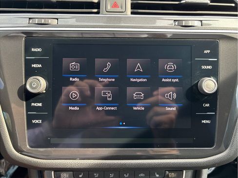Used 2021 Volkswagen Tiguan SE R-Line FWD image 28