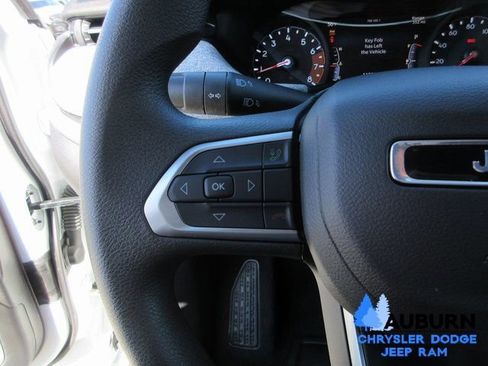 Used 2025 Jeep Compass Sport image 10