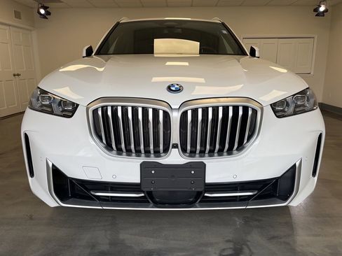 Used 2025 BMW X5 xDrive50e image 5
