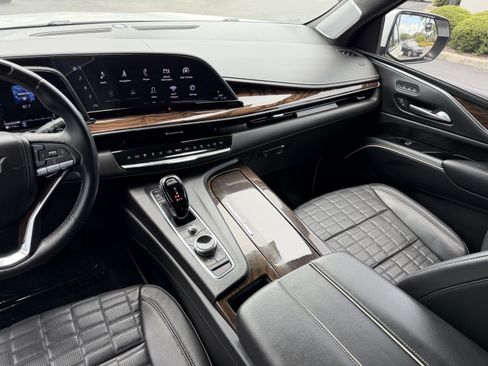 Certified 2023 Cadillac Escalade ESV Sport Platinum w/ LPO, ONYX Package AWD/4WD image 17