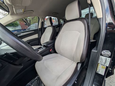 Used 2019 Ford Fusion SE w/ Equipment Group 151A FWD image 16