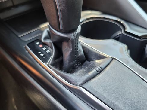 Used 2019 Toyota Camry SE FWD image 38
