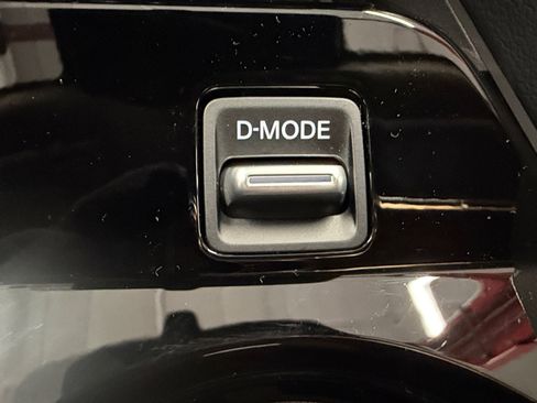 Used 2025 Nissan Murano SV AWD/4WD image 32