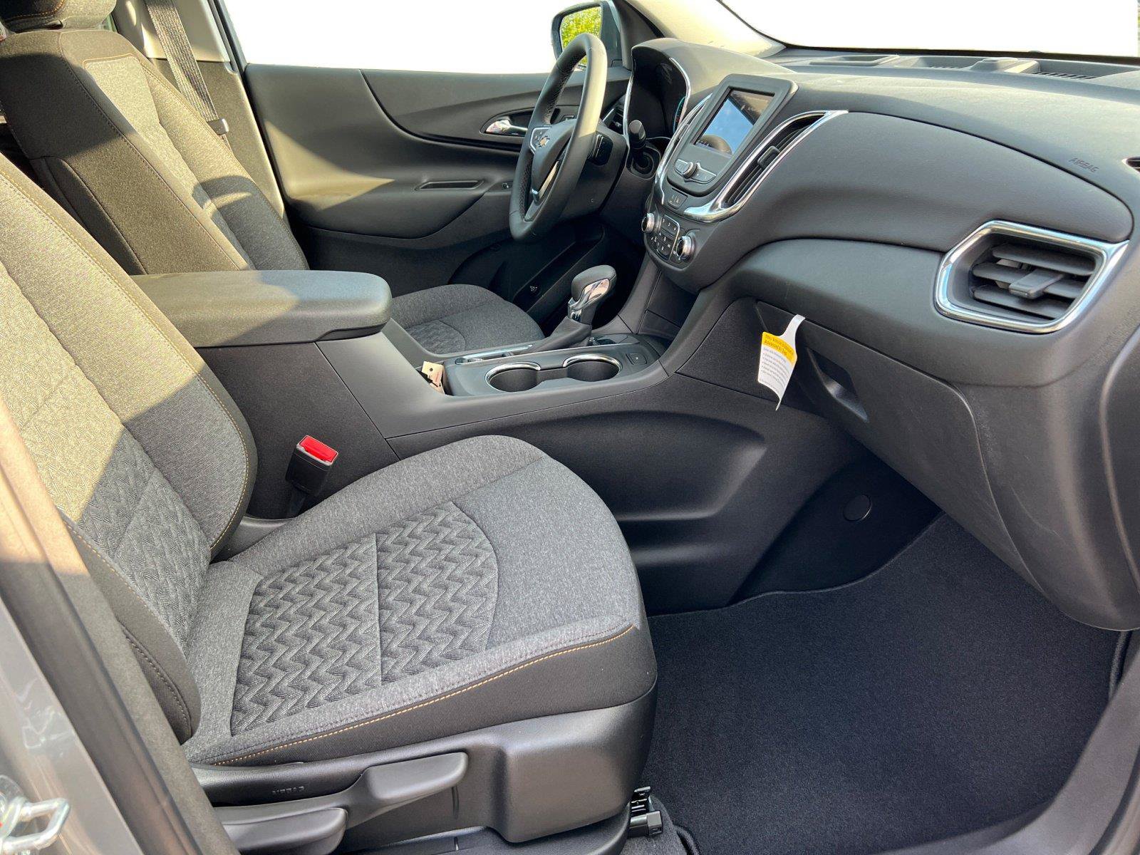 Used 2024 Chevrolet Equinox LT FWD image 22