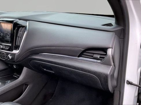 Used 2023 Chevrolet Traverse LT image 19