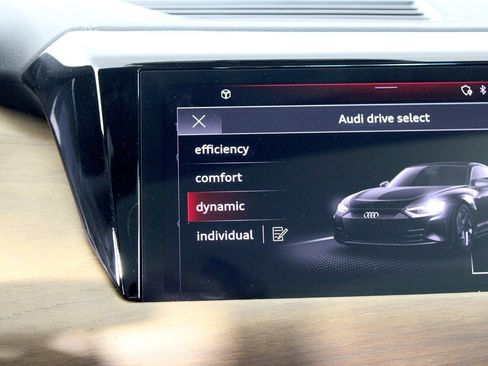 Used 2023 Audi e-tron GT Premium Plus image 25