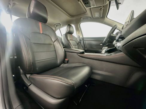 Used 2025 Nissan Sentra SR w/ SR Premium Package FWD image 30