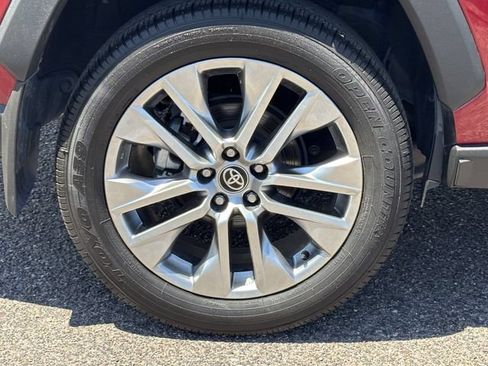Used 2025 Toyota RAV4 XLE Premium FWD image 9