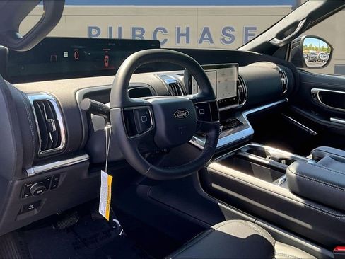 New 2026 Ford Expedition Platinum image 7