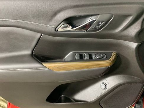 Used 2023 GMC Acadia SLE w/ Driver Convenience Package image 32