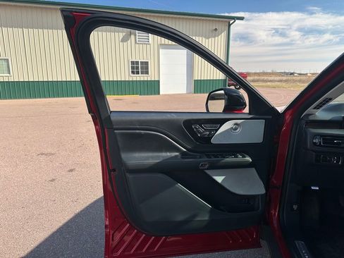 Used 2025 Lincoln Aviator Reserve w/ Equipment Group 201A image 11