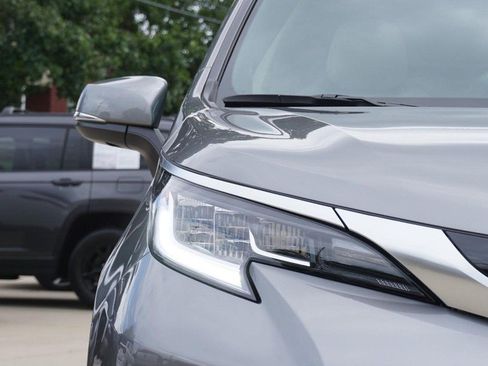 Used 2026 Toyota Sienna Limited FWD image 9