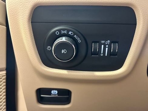 Used 2024 Jeep Grand Cherokee L Limited w/ Luxury Tech Group II AWD/4WD image 10