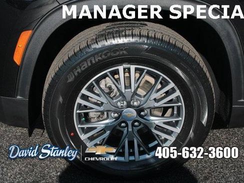 Used 2024 Chevrolet Traverse LT image 2