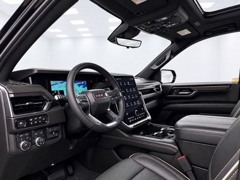 Used 2025 GMC Yukon Elevation w/ Elevation Premium Package AWD/4WD image 17