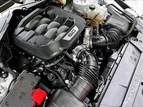 Used 2025 Ford Mustang GT RWD image 31