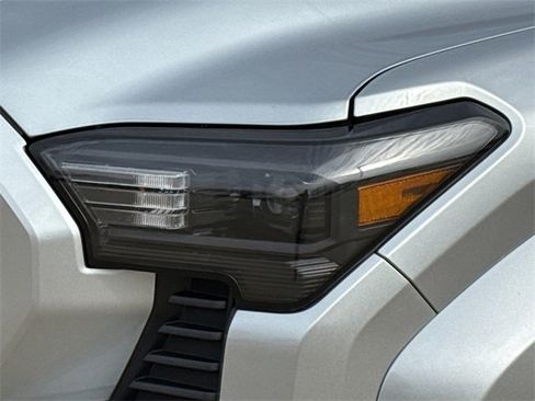 Used 2024 Toyota Tacoma TRD Sport w/ TRD Sport Upgrade Package image 4