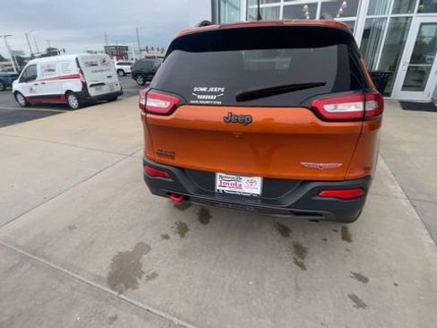 Used 2015 Jeep Cherokee Trailhawk AWD/4WD image 9