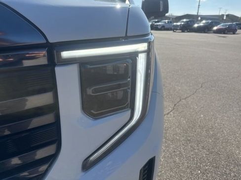 Used 2024 GMC Sierra 1500 AT4 w/ AT4 Premium Package image 9