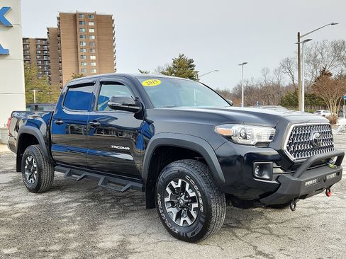 Used 2019 Toyota Tacoma TRD Off-Road image 3