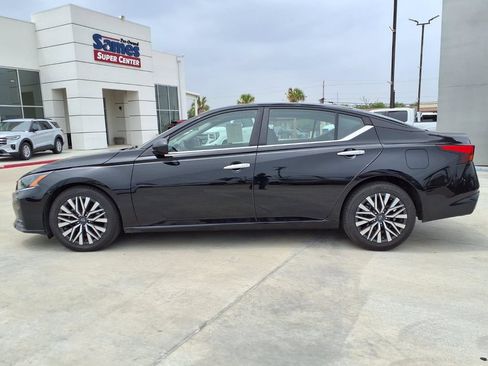 Used 2024 Nissan Altima 2.5 SV FWD image 5