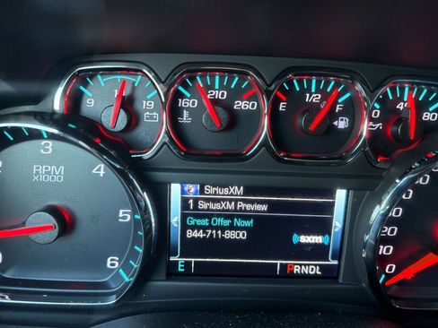 Used 2019 Chevrolet Suburban LT image 34