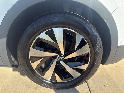 Used 2023 Volkswagen ID.4 Pro image 16