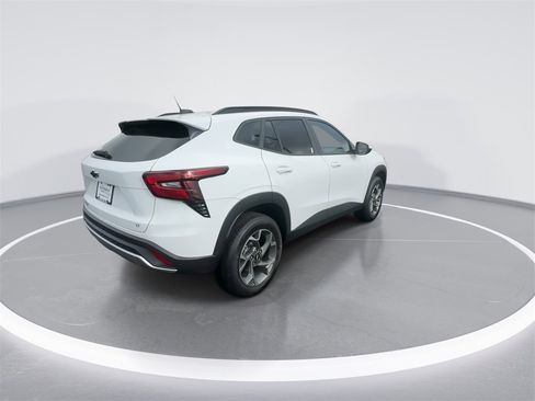 New 2026 Chevrolet Trax LT w/ Driver Confidence Package image 8