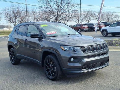 Certified 2023 Jeep Compass Altitude AWD/4WD image 3
