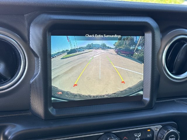 Used 2022 Jeep Wrangler Unlimited Rubicon w/ LED Lighting Group AWD/4WD image 26