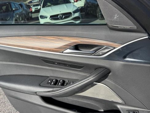 Used 2021 BMW 530i xDrive w/ Premium Package image 17