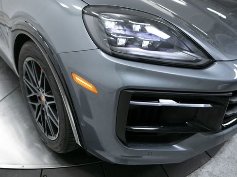 New 2026 Porsche Cayenne GTS AWD/4WD image 12