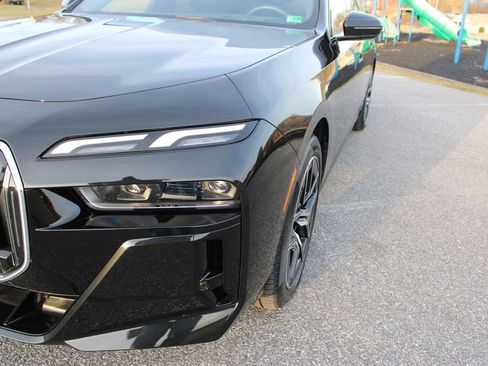 Used 2024 BMW i7 xDrive60 image 41