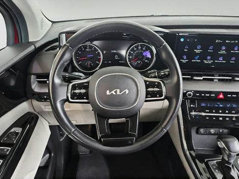 Used 2022 Kia Carnival EX FWD image 9