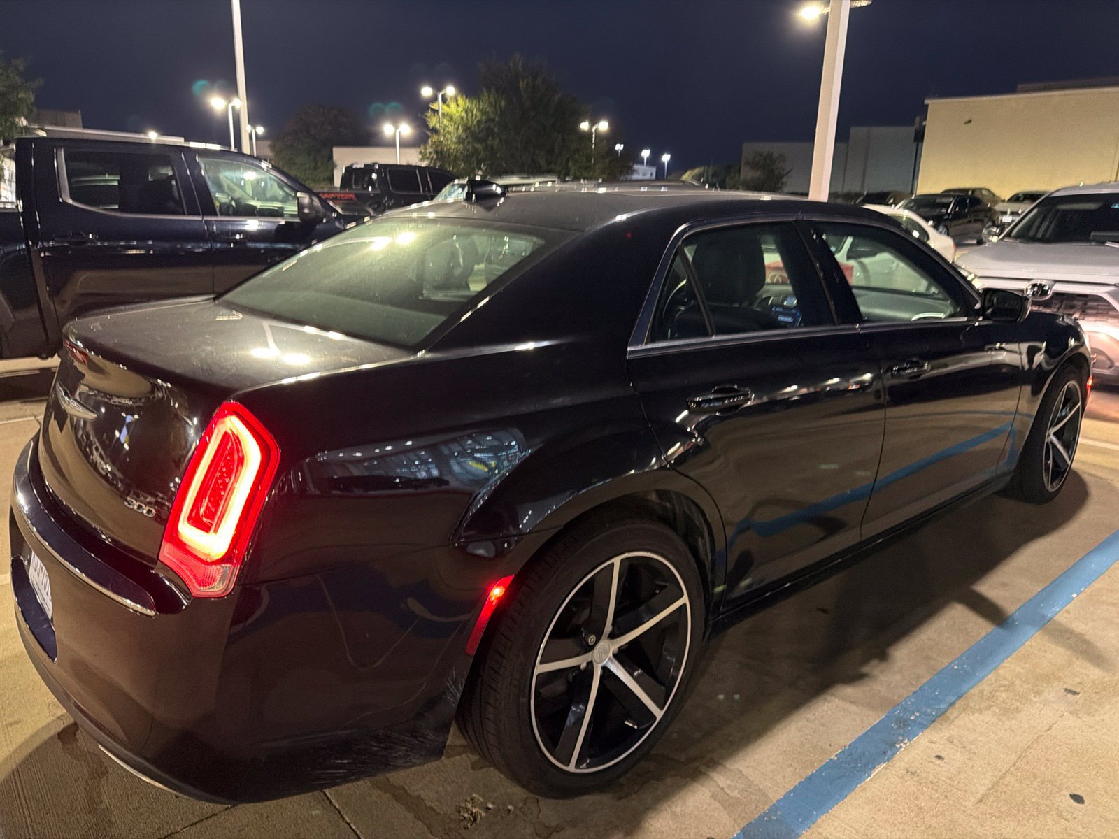 Used 2018 Chrysler 300 Touring L RWD image 14